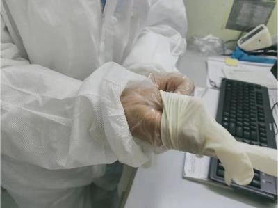 讲述丨泸州社区卫生服务中心医生的一天 3层手套，150级楼梯，12350步，卫生用品与医疗用品的日常